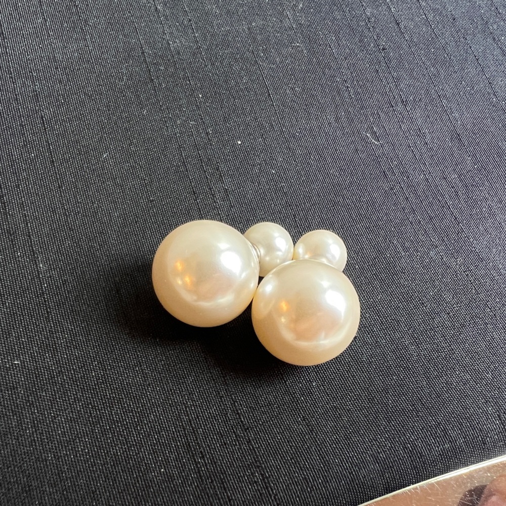 Elegant pearl earrings，simulated pearl